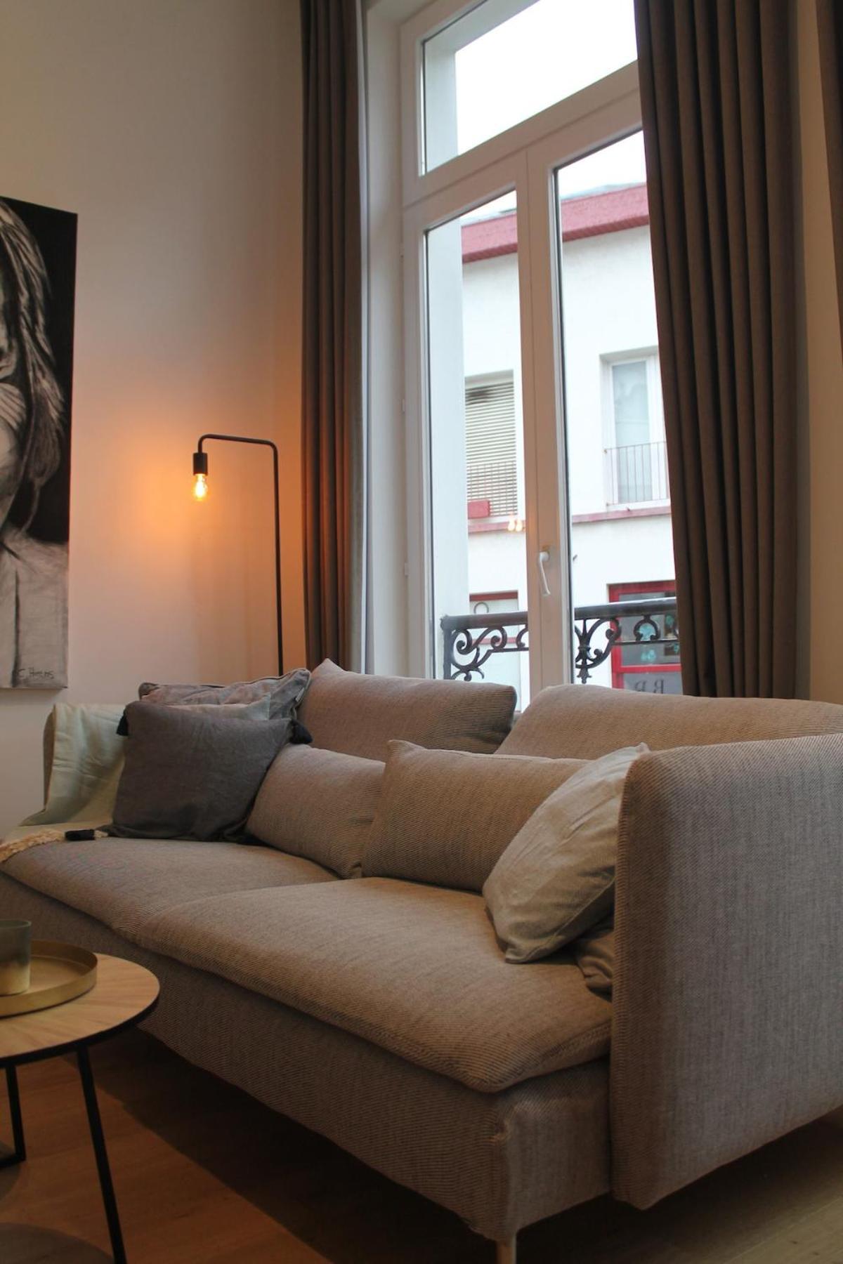 Charming With Cathedral View In On The 2th Floor Apartment *